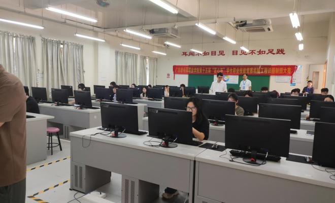 学校领导开展期末巡考工作